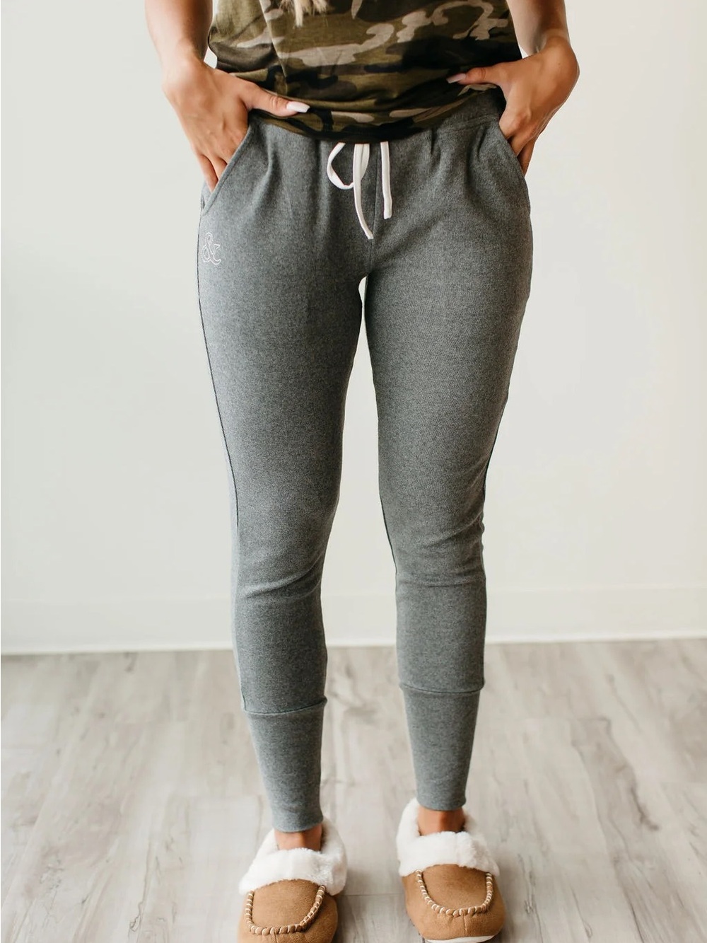 NWT AMPERSAND AVE Heather Gray Drawstring Joggers, XL